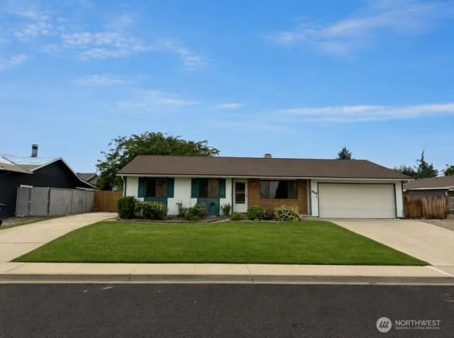 Property photo for 908 N Elliot Avenue, Wenatchee photo 2