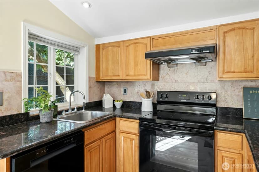 Property photo for 469 Maple Avenue Sw, Renton photo 10