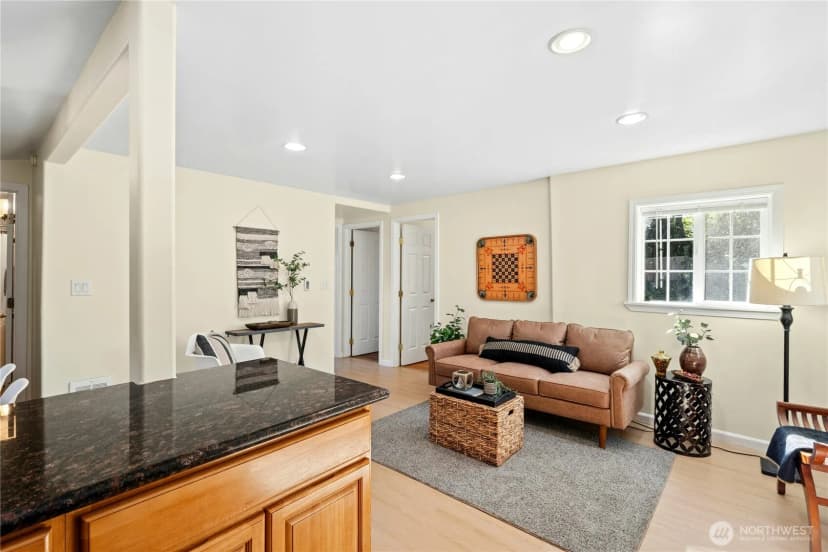 Property photo for 469 Maple Avenue Sw, Renton photo 6