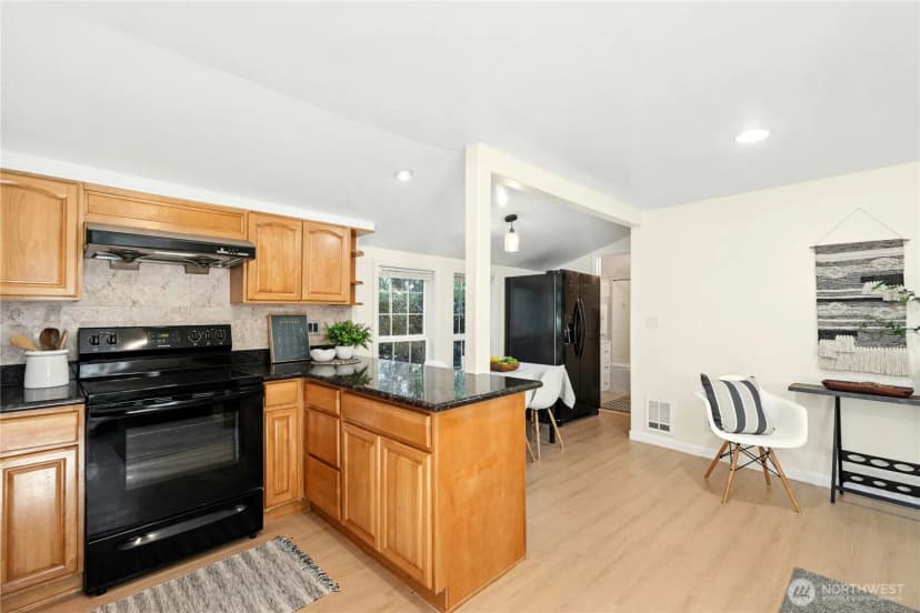 Property photo for 469 Maple Avenue Sw, Renton photo 9