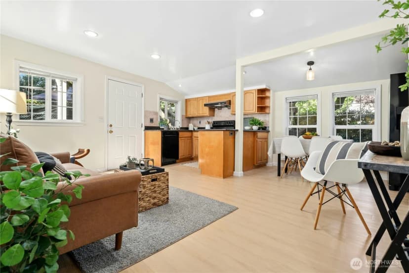 Property photo for 469 Maple Avenue Sw, Renton photo 7