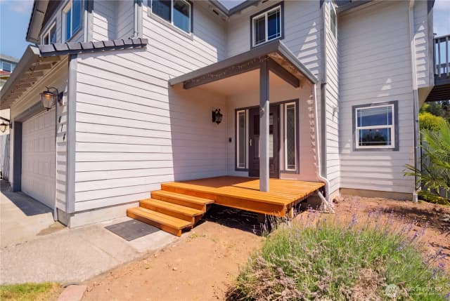 Property photo for 414 N 3rd Place, Kalama photo 2