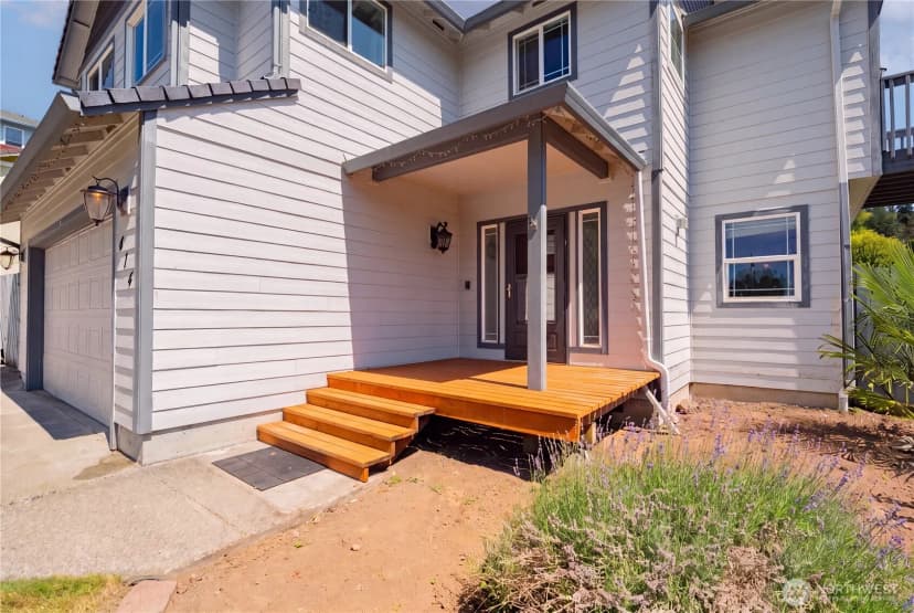 Property photo for 414 N 3rd Place, Kalama photo 2