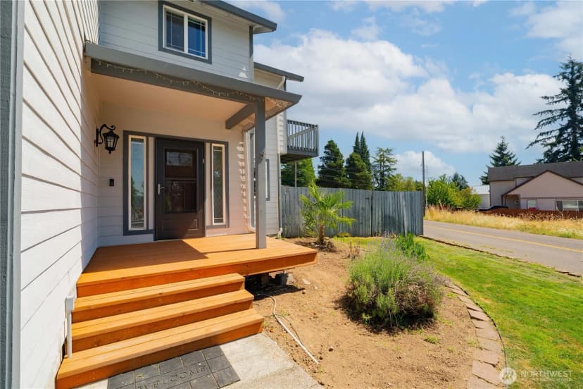 Property photo for 414 N 3rd Place, Kalama photo 3