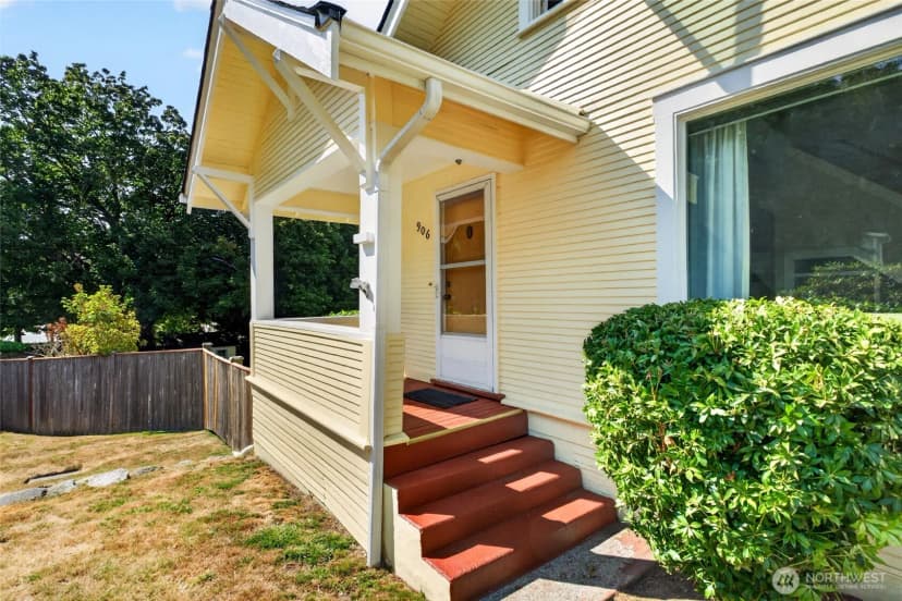 Property photo for 906 Sw 130th Street, Burien photo 2