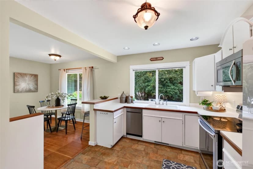 Property photo for 906 Sw 130th Street, Burien photo 12