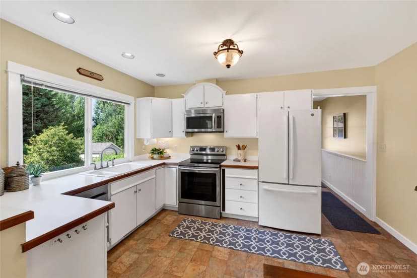 Property photo for 906 Sw 130th Street, Burien photo 11