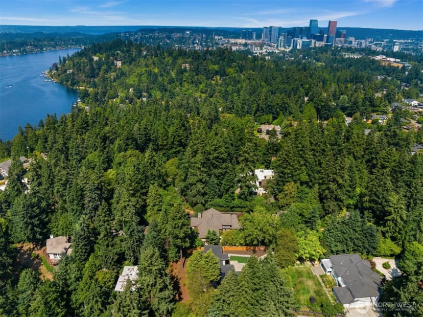 Property photo for 2009 102nd Place Se, Bellevue photo 36