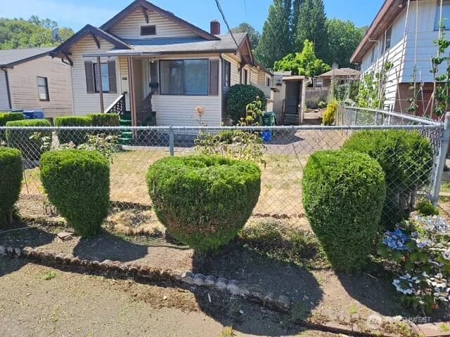 Property photo for 5517 33rd Avenue S, Seattle photo 2