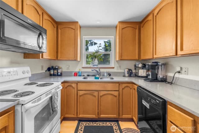 Property photo for 319 Shelter Bay Drive, La Conner photo 4