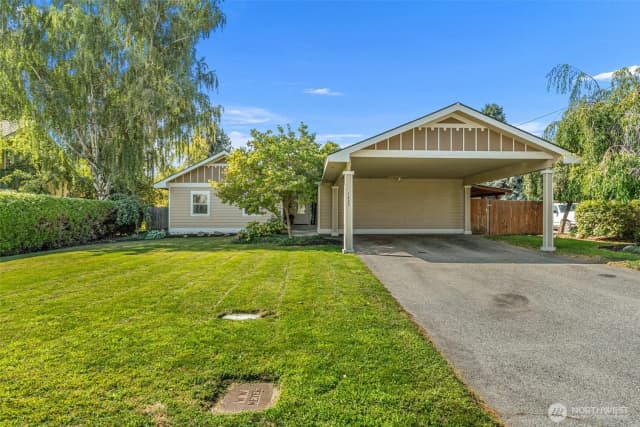 Property photo for 1225 Castlerock Avenue, Wenatchee photo 2
