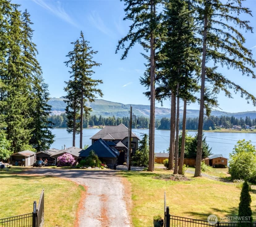 Property photo for 15718 Scenic Shores Drive Se, Yelm photo 2