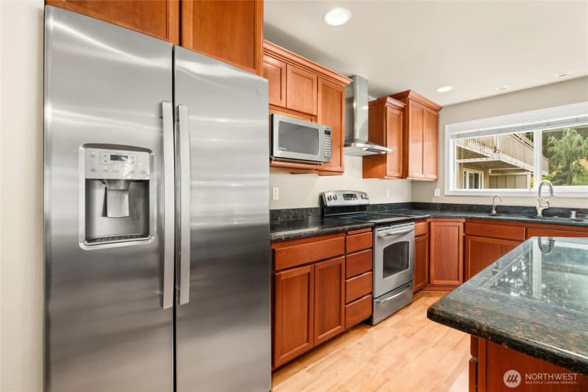Property photo for 7803 218 Street Sw #d, Edmonds photo 7