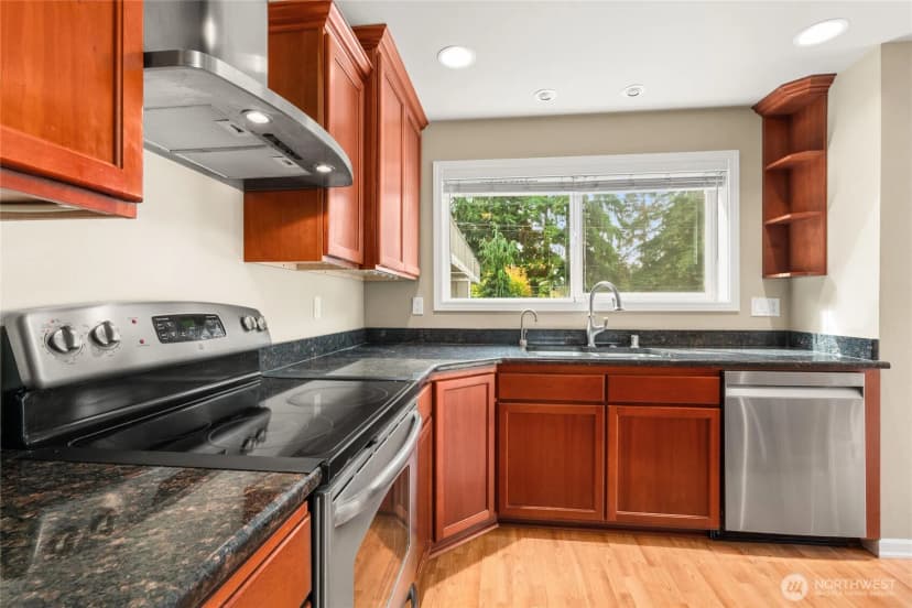 Property photo for 7803 218 Street Sw #d, Edmonds photo 8