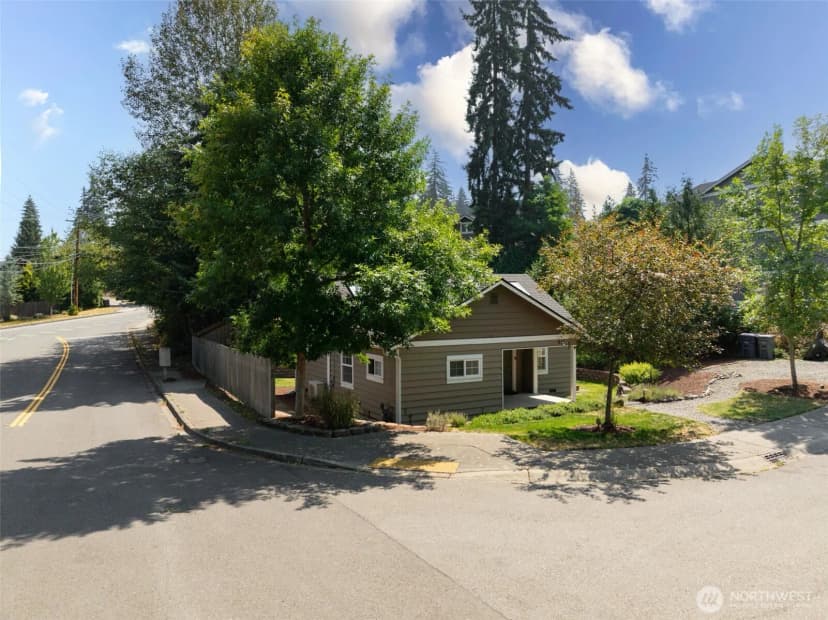 Property photo for 8183 Ne 165th Street, Kenmore photo 27