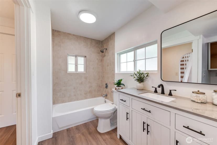 Property photo for 8183 Ne 165th Street, Kenmore photo 9