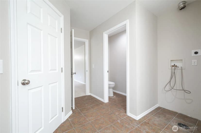 Property photo for 19500 6th Avenue S, Des Moines photo 21