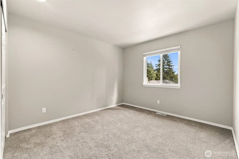 Property photo for 19500 6th Avenue S, Des Moines photo 24