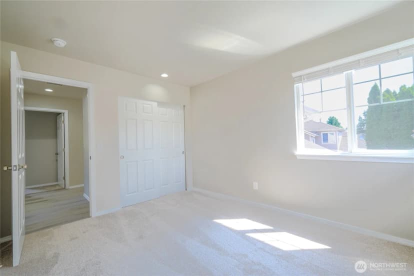 Property photo for 19500 6th Avenue S, Des Moines photo 27