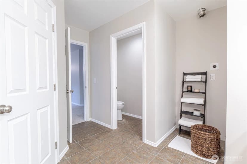 Property photo for 19500 6th Avenue S, Des Moines photo 18