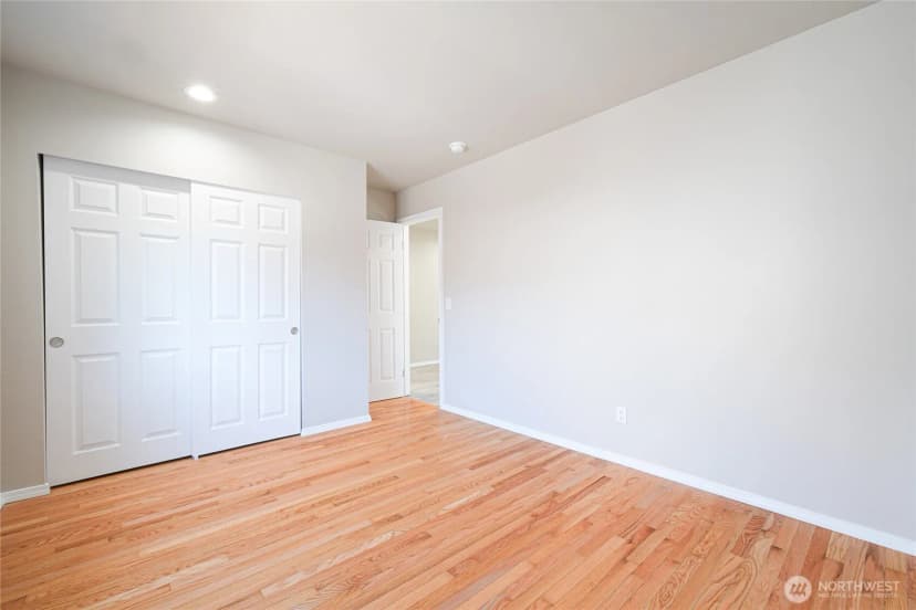 Property photo for 19500 6th Avenue S, Des Moines photo 24