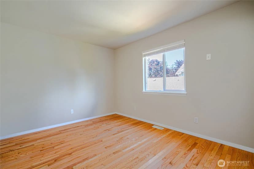 Property photo for 19500 6th Avenue S, Des Moines photo 23
