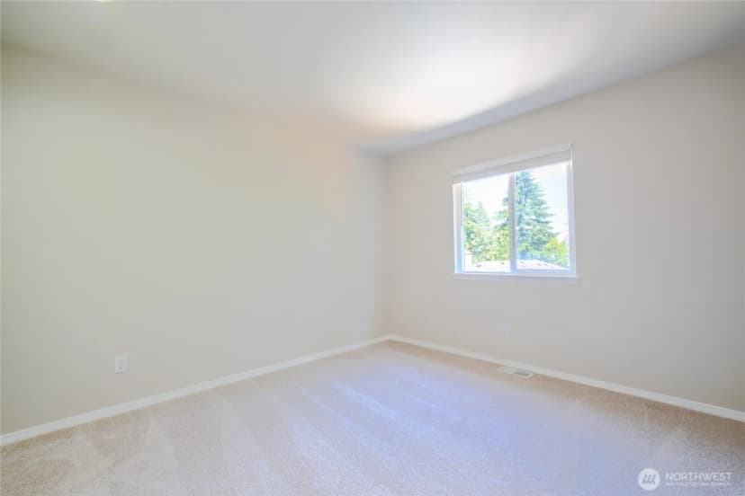 Property photo for 19500 6th Avenue S, Des Moines photo 29