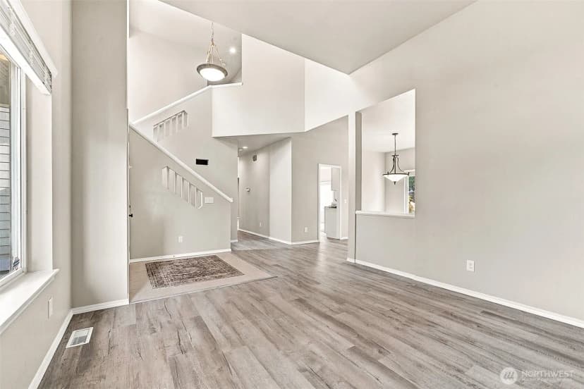 Property photo for 19500 6th Avenue S, Des Moines photo 6