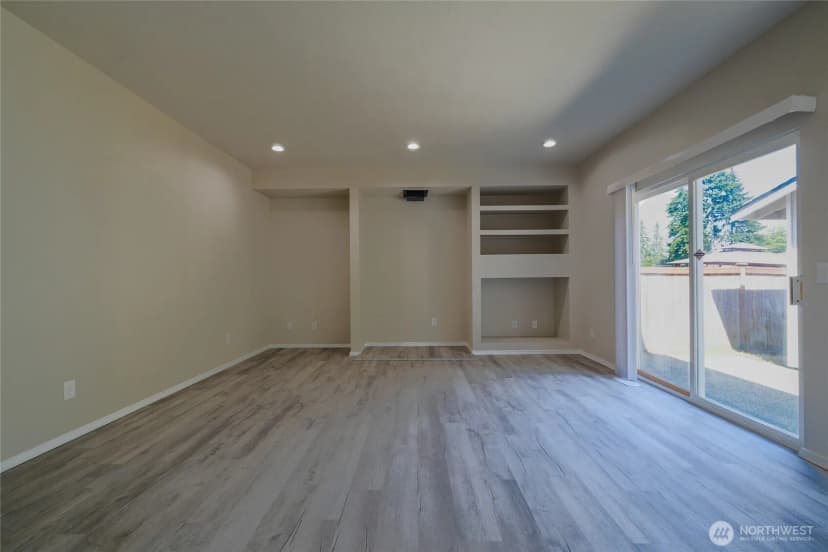 Property photo for 19500 6th Avenue S, Des Moines photo 14