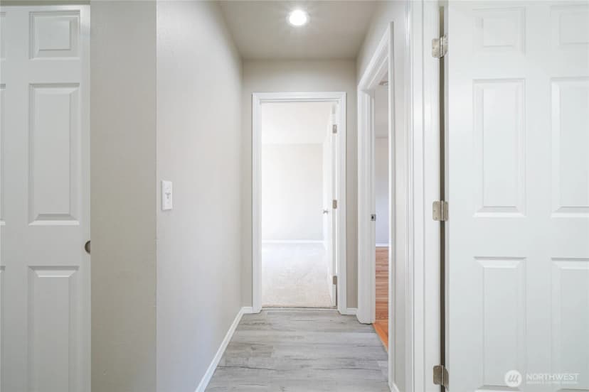 Property photo for 19500 6th Avenue S, Des Moines photo 15