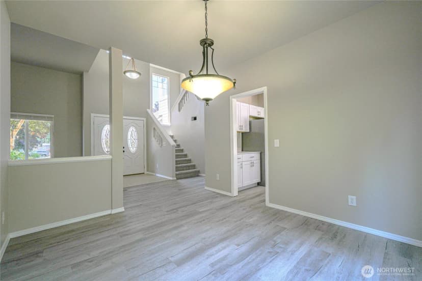Property photo for 19500 6th Avenue S, Des Moines photo 8
