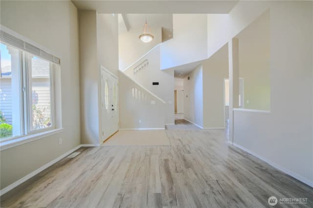Property photo for 19500 6th Avenue S, Des Moines photo 3