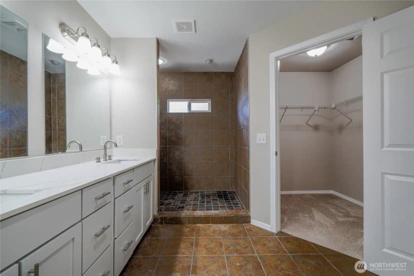 Property photo for 19500 6th Avenue S, Des Moines photo 20