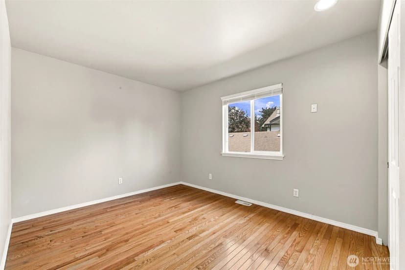 Property photo for 19500 6th Avenue S, Des Moines photo 20