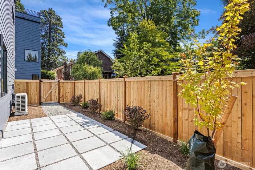 Property photo for 8037 Wallingford Avenue N #c, Seattle photo 15