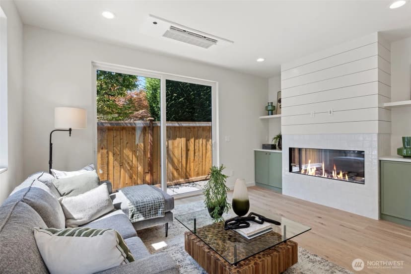 Property photo for 8037 Wallingford Avenue N #c, Seattle photo 13