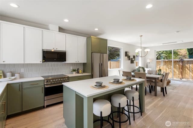Property photo for 8037 Wallingford Avenue N #c, Seattle photo 5