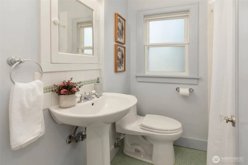 Property photo for 3058 38th Avenue Sw, Seattle photo 17