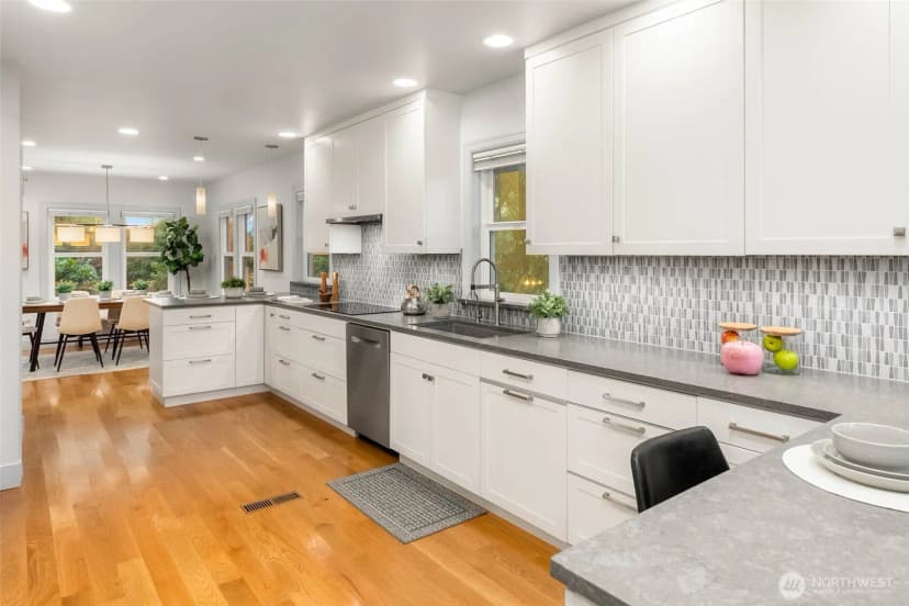 Property photo for 3058 38th Avenue Sw, Seattle photo 14