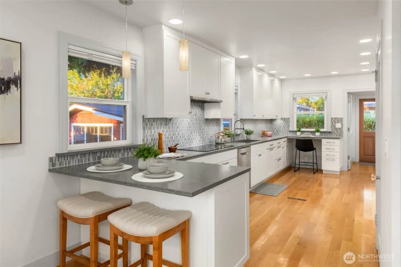Property photo for 3058 38th Avenue Sw, Seattle photo 11