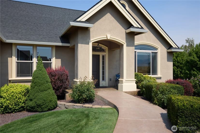 Property photo for 404 Coyote Ridge Dr, Walla Walla photo 2