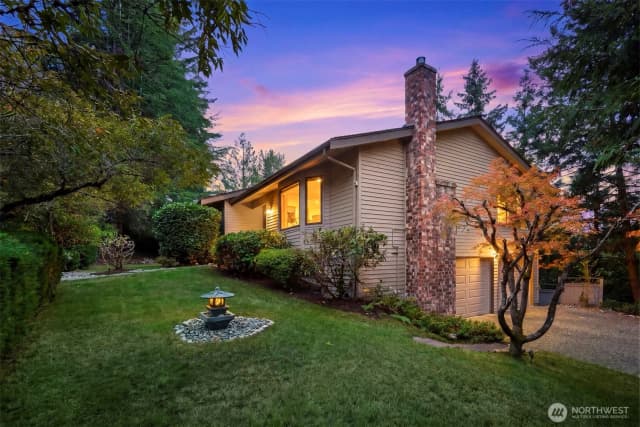 Property photo for 13233 Se 51st Place, Bellevue photo 2