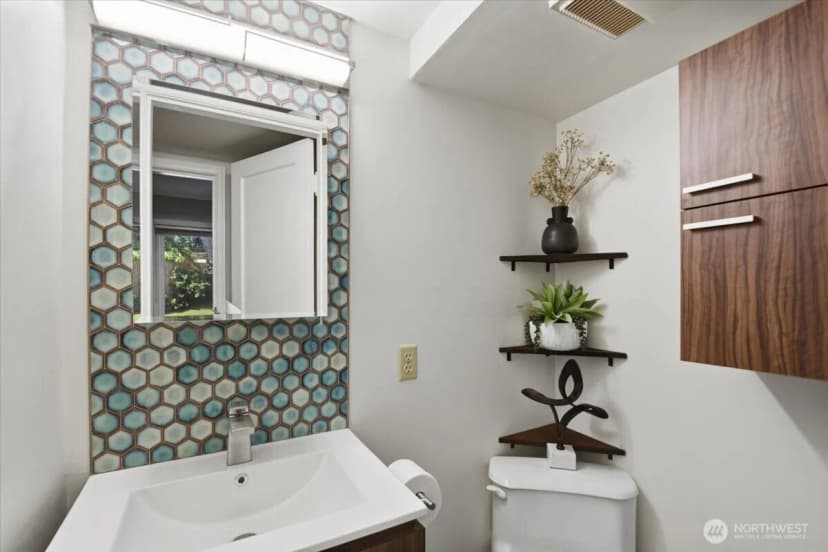 Property photo for 11058 17th Avenue Ne, Seattle photo 16