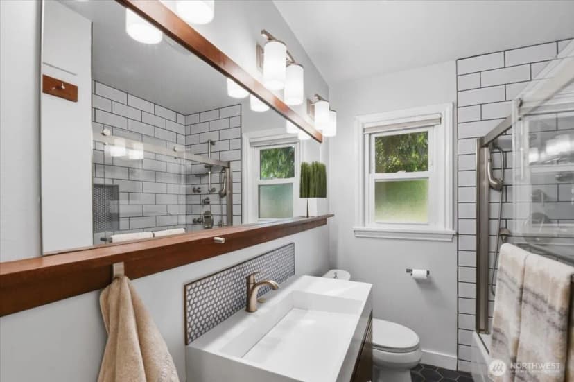 Property photo for 11058 17th Avenue Ne, Seattle photo 13