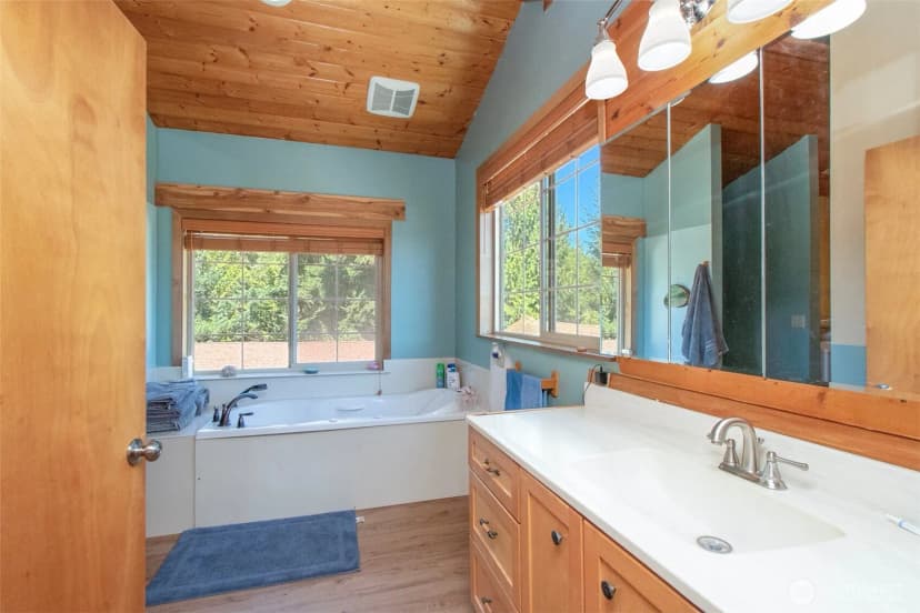 Property photo for 114 Blackberry Lane, Port Angeles photo 32