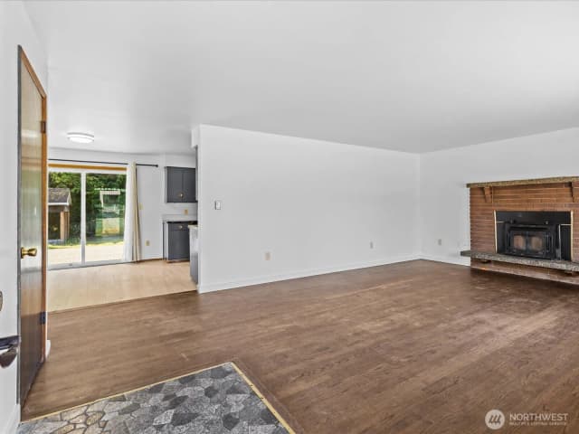 Property photo for 1416 112th Street Se, Everett photo 2
