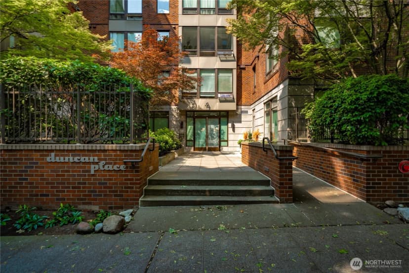 Property photo for 4547 8th Avenue Ne #504, Seattle photo 6