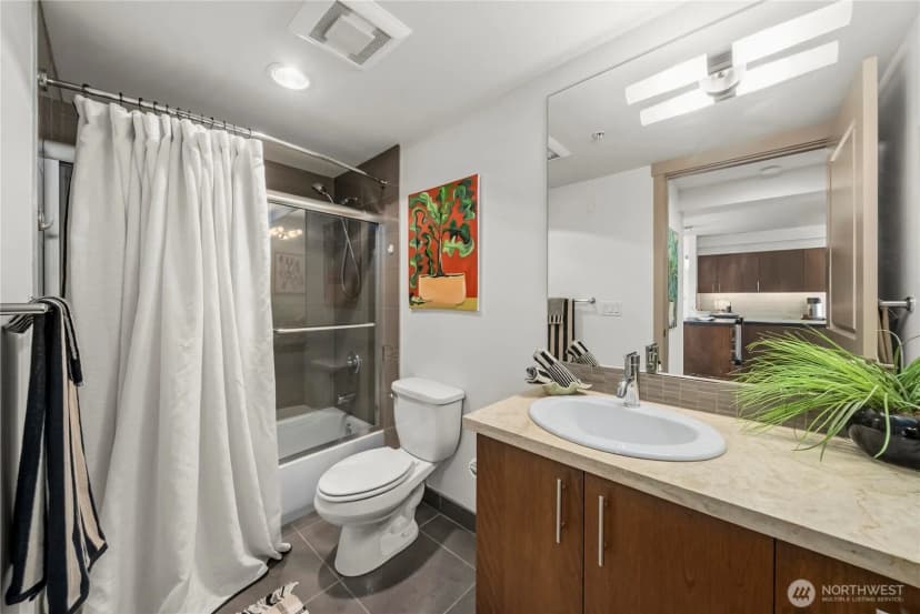 Property photo for 4547 8th Avenue Ne #504, Seattle photo 21