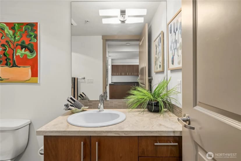Property photo for 4547 8th Avenue Ne #504, Seattle photo 22