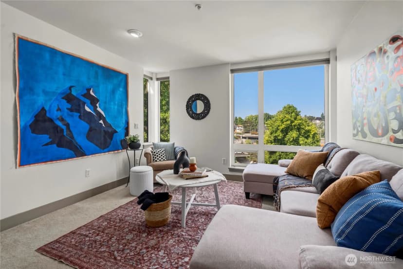 Property photo for 4547 8th Avenue Ne #504, Seattle photo 12